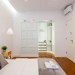 Hola 4*