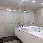 Hola 4*