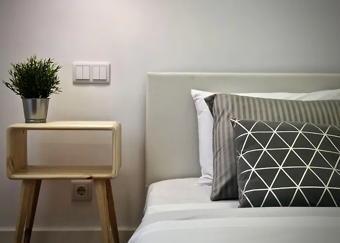 Hola בית הארחה 4*