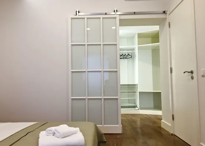 Hola בית הארחה