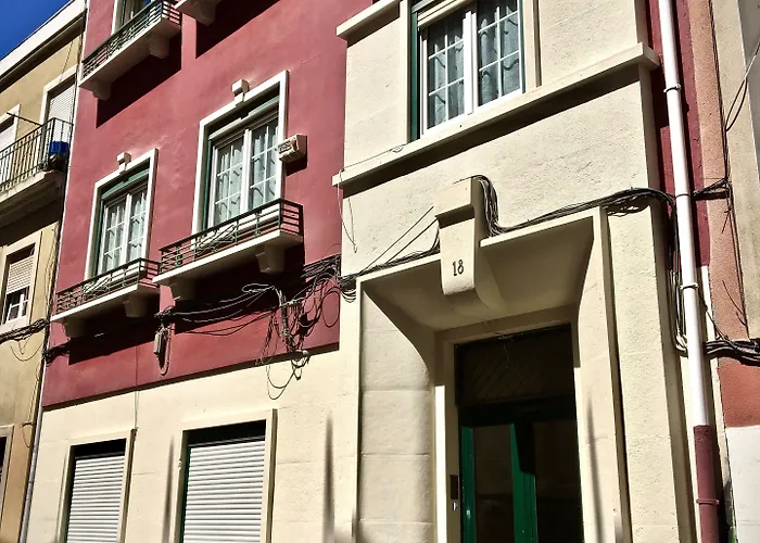 Hola בית הארחה 4*