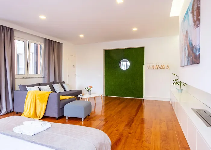 Hola בית הארחה 4*