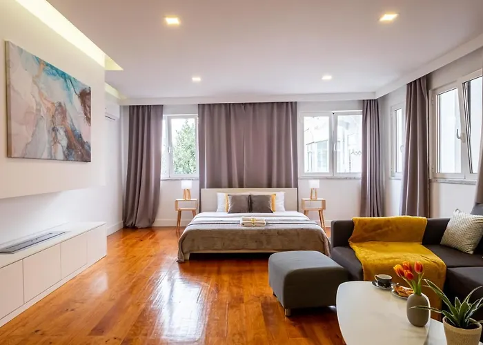 Hola בית הארחה